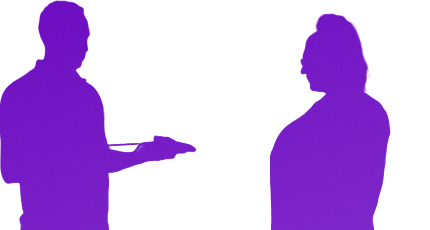 Экскурсант получает аудиогид