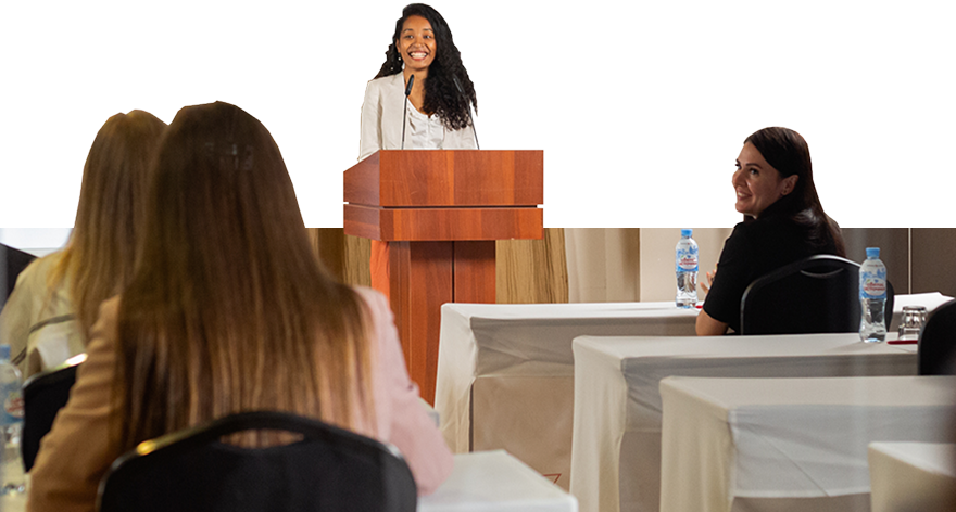 Поступление звука иностранного спикера в наушники переводчиков