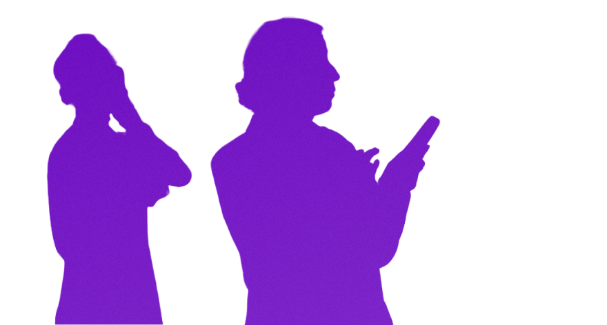 Посетитель слушает экскурсию