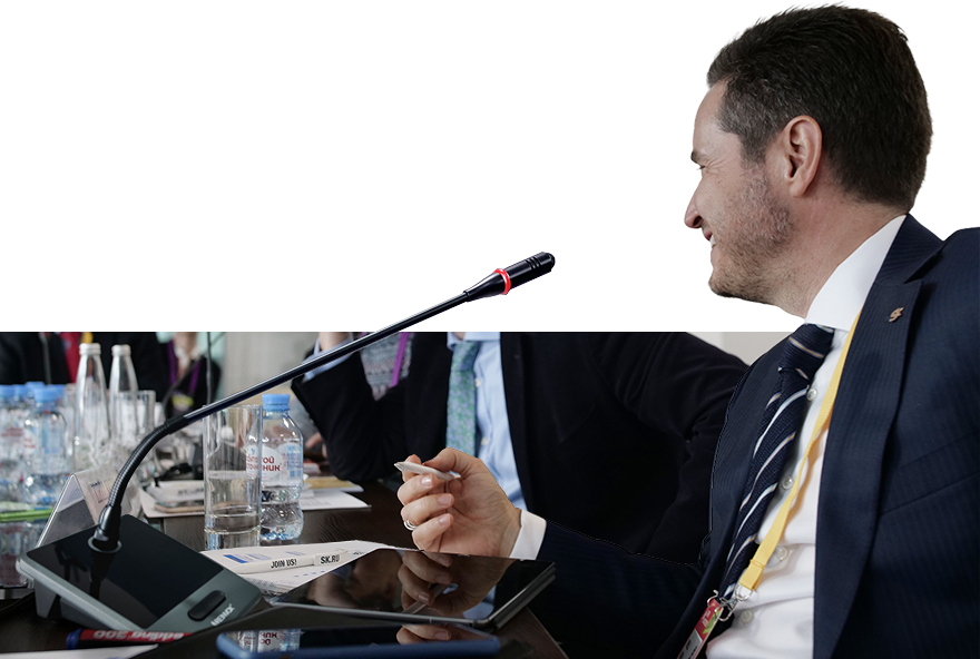 Пульты, встроенные в динамики